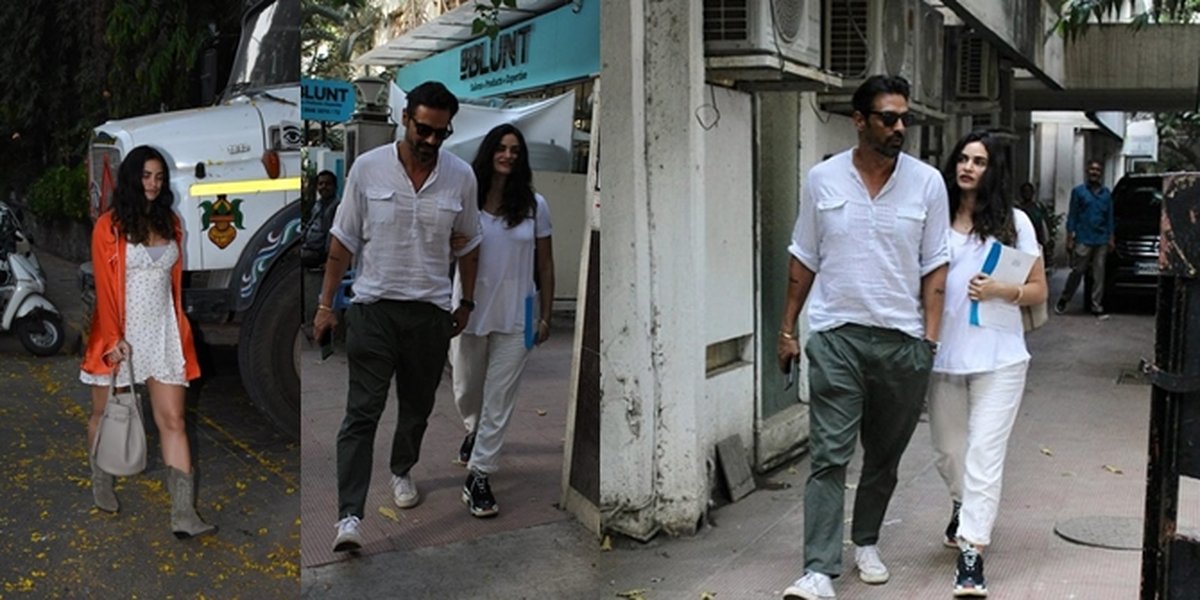 Showing off Baby Bump, Arjun Rampal - Gabriella Affectionate in Public