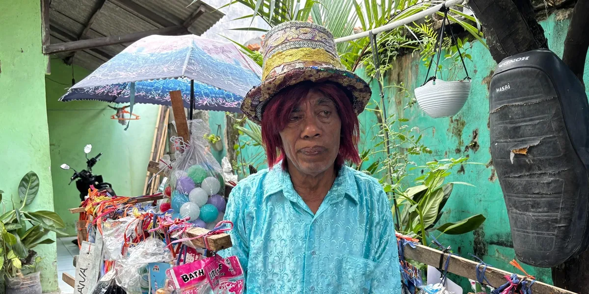 No Begging! Pak Tarno Chooses to Keep Selling: Asking for Alms is Forbidden by God