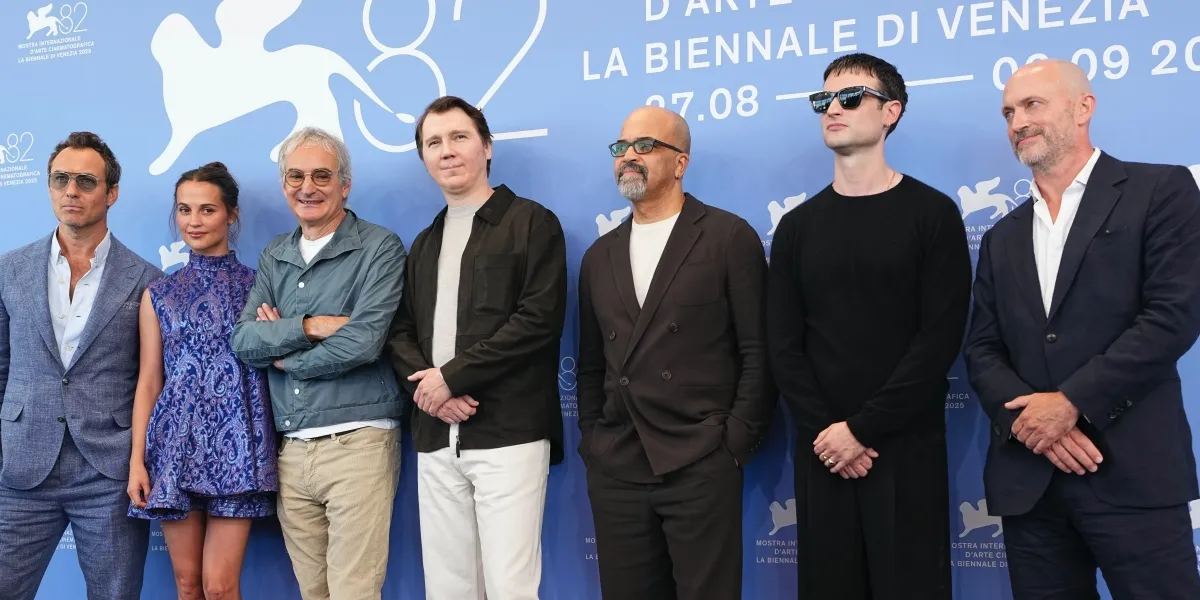 Portrait of the Cast of 'THE WIZARD OF THE KREMLIN' Becomes the Spotlight in Venice, Film Entered BIFF