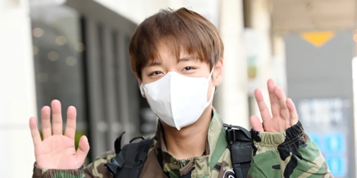Park Ji Hoon Departed for Japan, Handsome in Army Camouflage Jacket