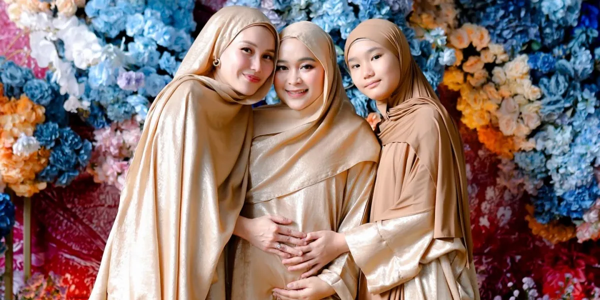 Ayu Ting Ting's Appearance at the 7-Month Pregnancy Celebration for Syifa's Third Child