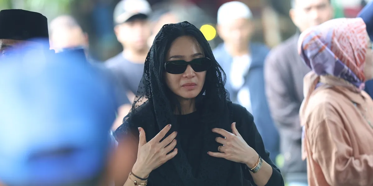 Penuh Duka, Bunga Zainal Ungkap Perjuangan Ayah Lawan Kanker Sejak 2021