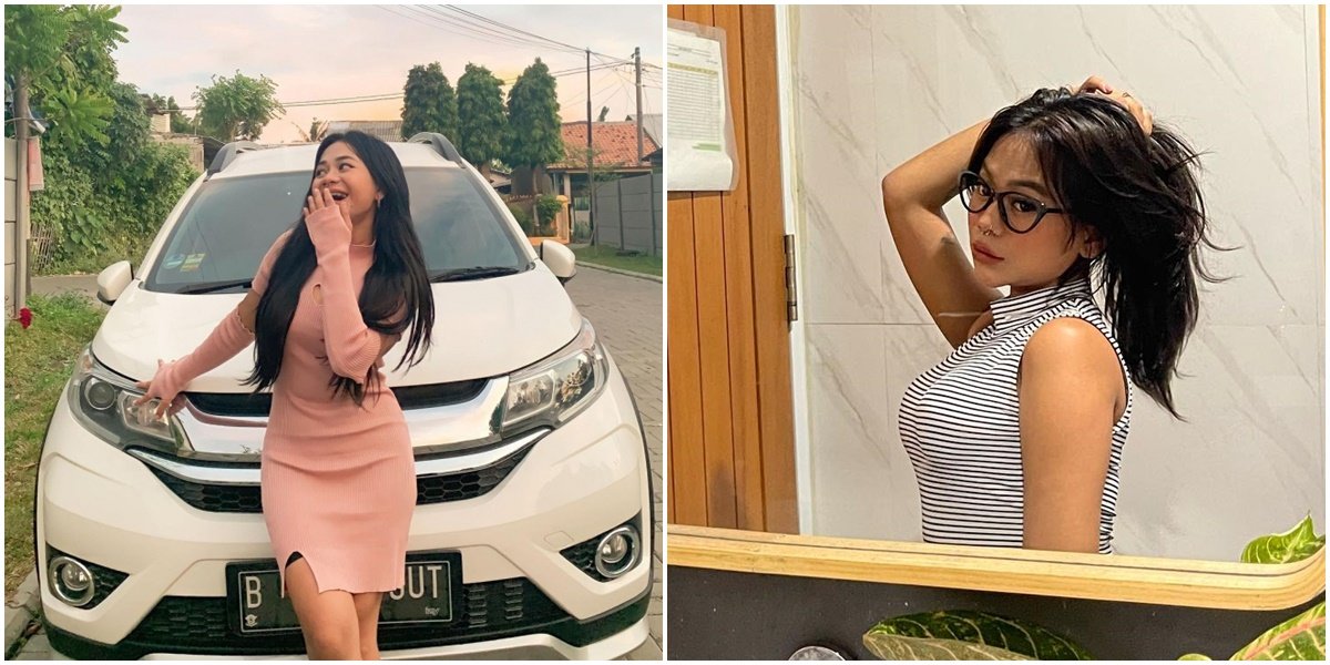 Full of Controversy & Often 'Bullied' by Netizens, Here's a Series of Photos of Cimoy Montok Showing off Her New Car