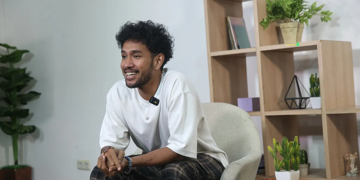 This Singer Turns Out to Be a Key Figure in Teddy Adhitya's Career