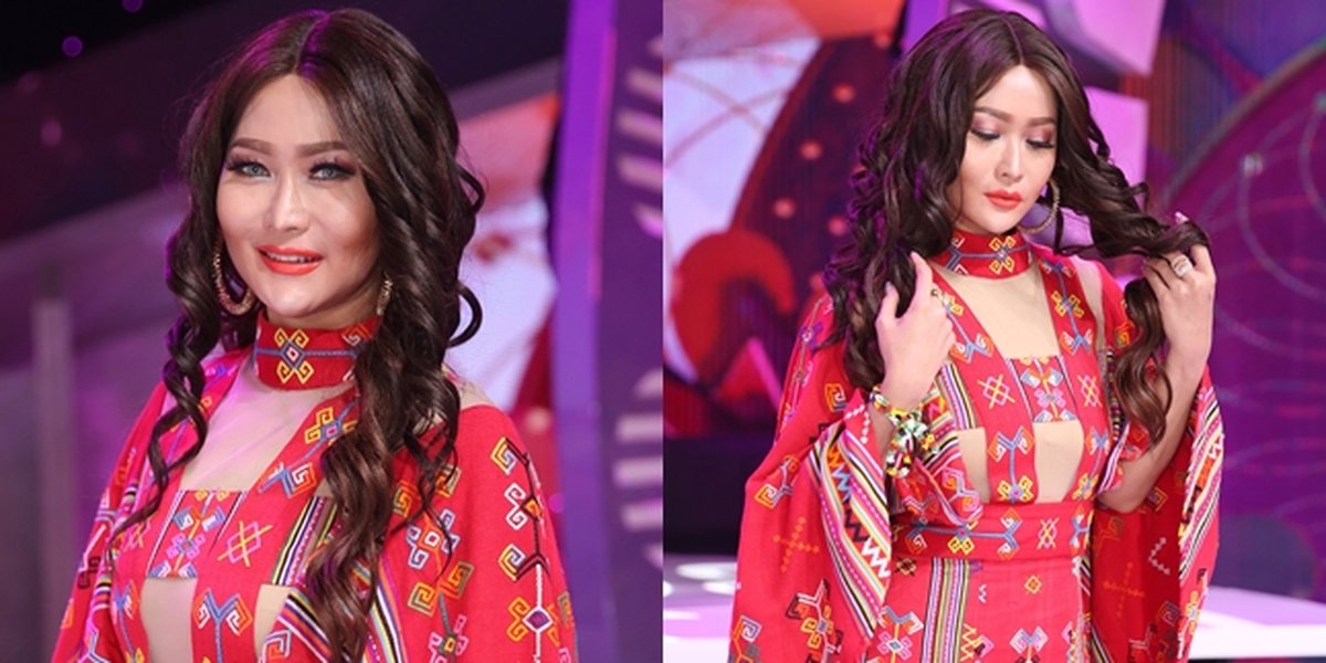 Inul Daratista Looks Stunning in Traditional Woven Dress at 'DAA 4 Top 15 Group 3'