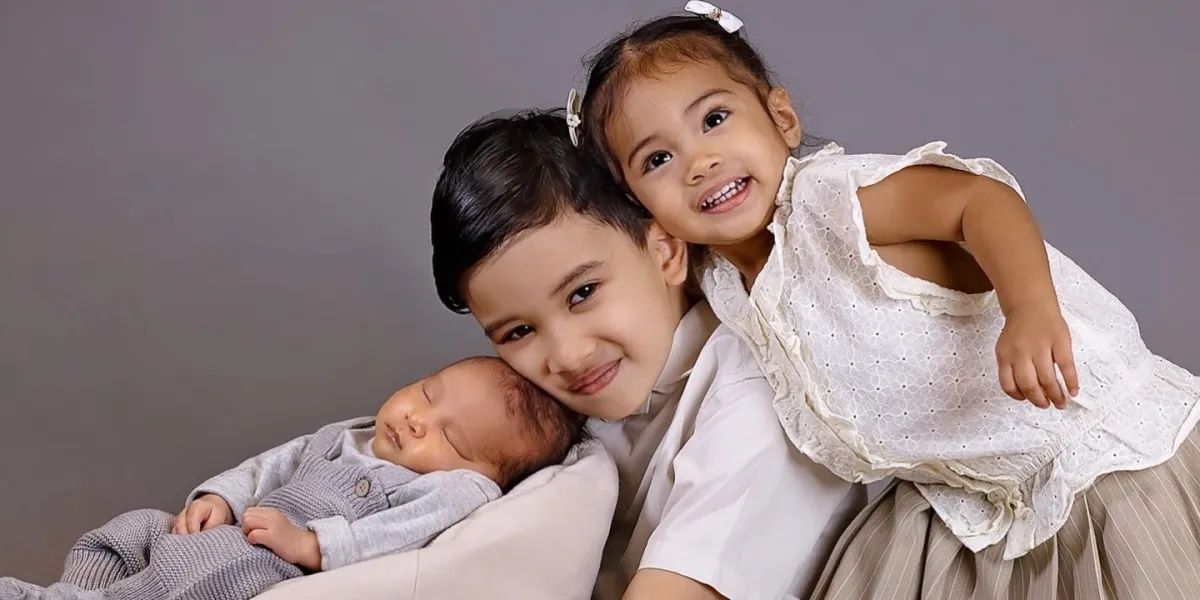 Photoshoot of Zaskia Sungkar's Three Children, Warm and Cheerful