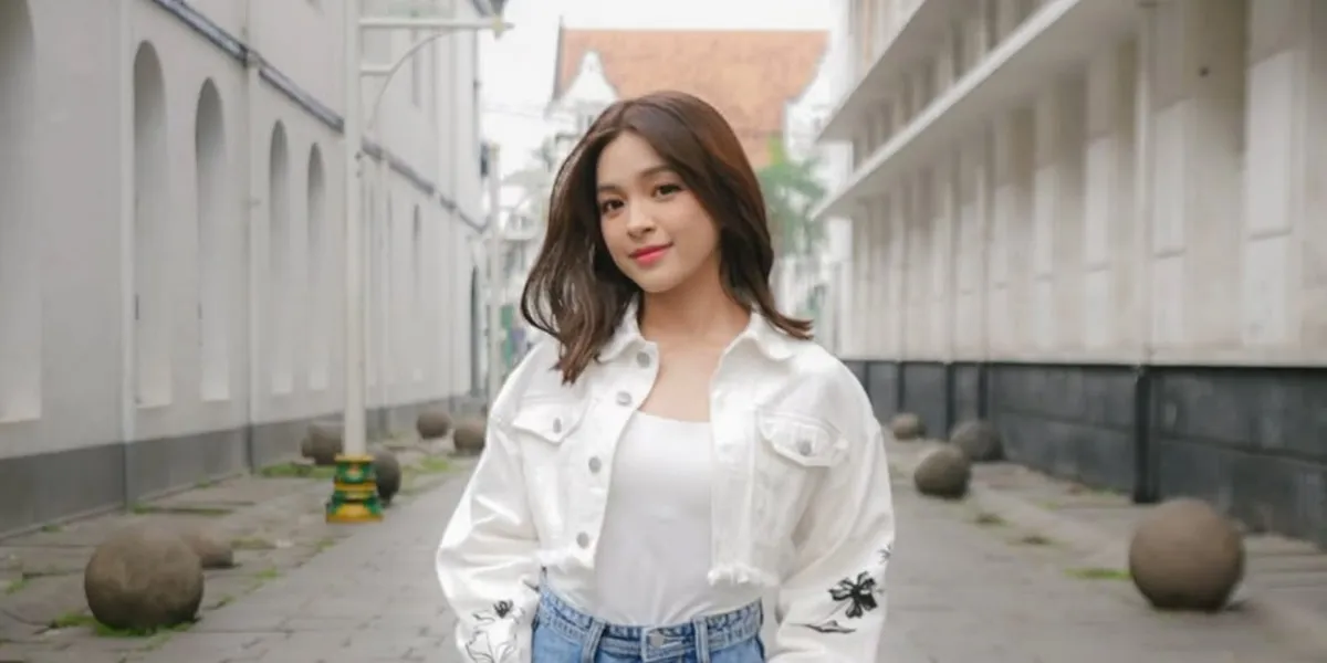 Eca Aura's Outfit Portraits in Every Moment That Always Make You Adorable, Stylish, and Sweet