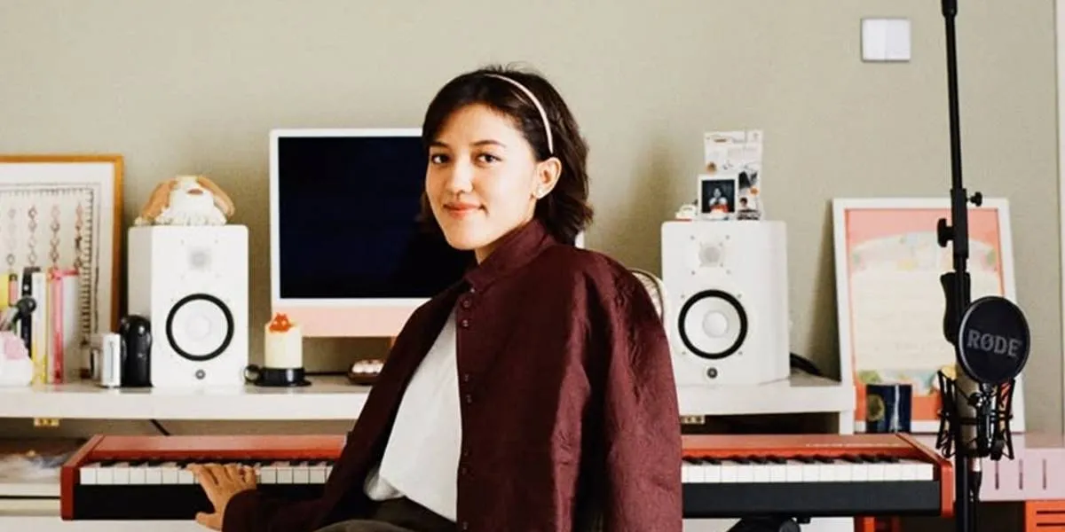 Portrait of Ify Alyssa's Home Studio, Two Albums Recorded in Her Room