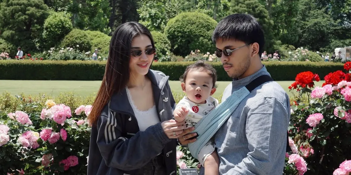 Portrait of Aaliyah and Thariq Quality Time in Japan, Baby Arash is Adorable