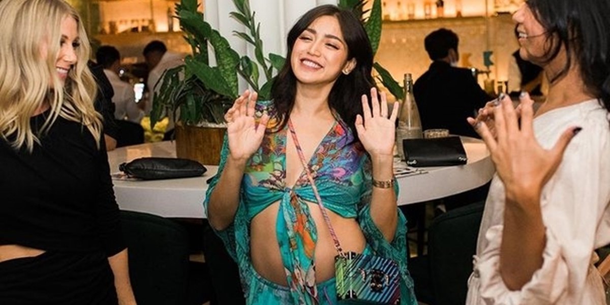 Portrait of Jessica Iskandar's After Party, Beautiful Glowing Pregnant Woman Full of Happiness - Showing Baby Bump?