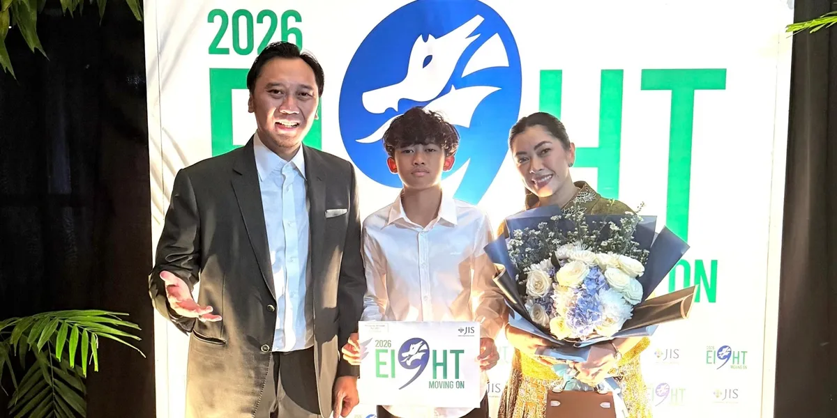 Portrait of Airlangga, SBY's Grandson, Graduates; Touching Messages from Ibas and Aliya Take Center Stage