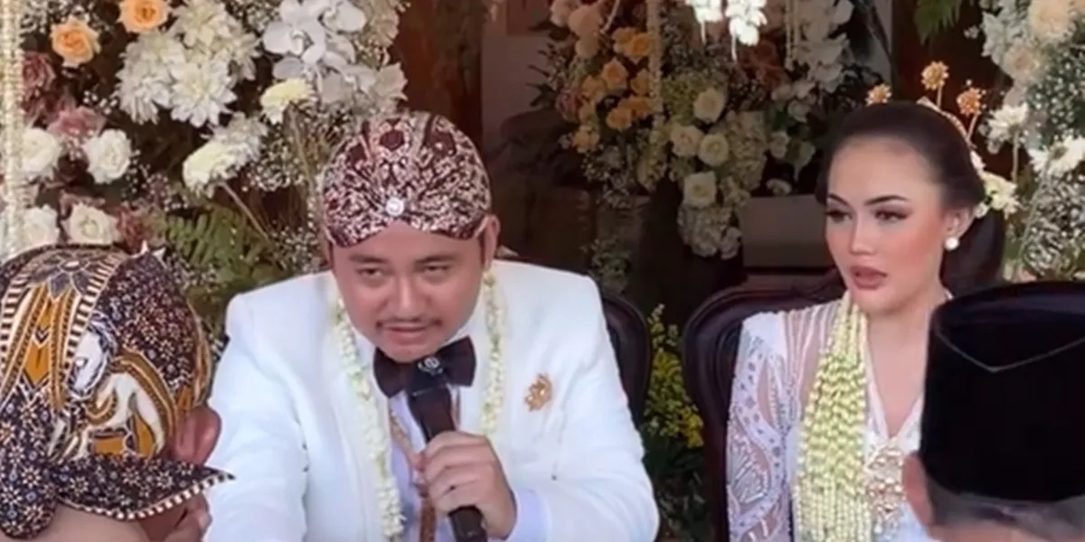 Portrait of the Wedding Ceremony of Aksa Uyun and Yosika Ayumi, Soimah is Touched