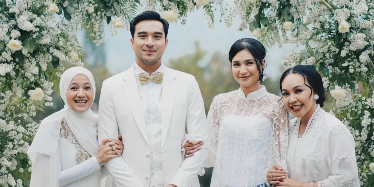 Portrait of Actress Mikha Tambayong 'Marrying Again', Carrying an Outdoor Concept