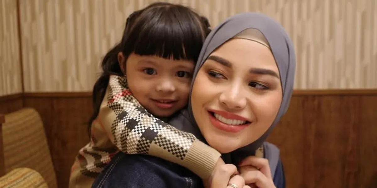 10 Photos of Celebrity Kids in Online School, Impact of the Unstable Demonstrations in Jakarta