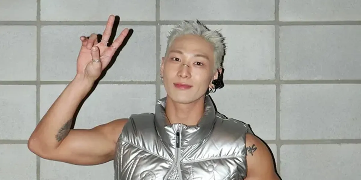 Baekho's Portrait Departing for Bali for Waterbomb, Hair Back to Black