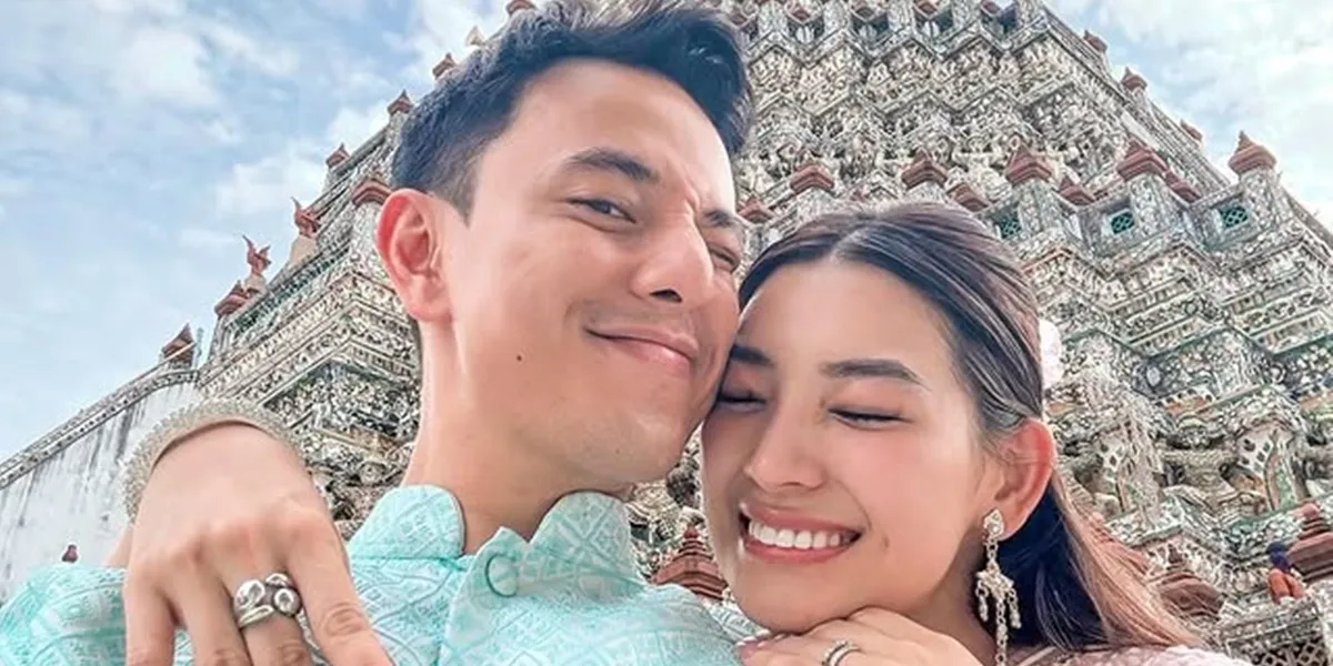7 Photos of Billy Davidson and Patricia Devina Vacationing Without Kids in Thailand, Trying on Traditional Clothes