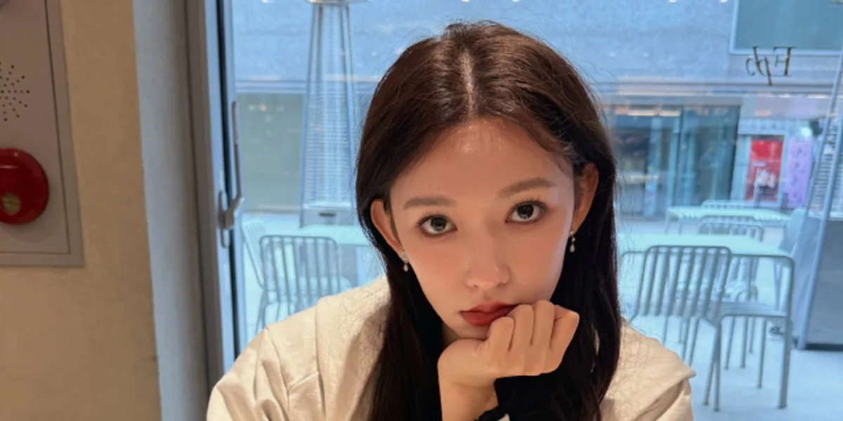 Beautiful Portrait of Cheng Xiao Having Lunch, Relaxing in A Day in My Life
