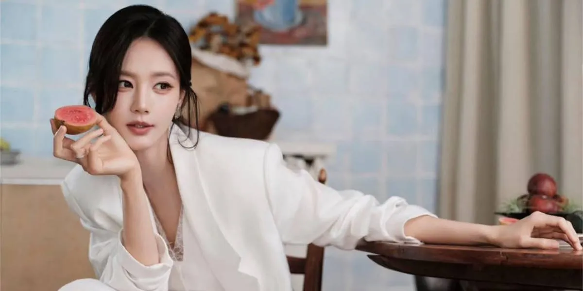 The Beautiful Portrait of Li Yitong at Shanghai Fashion Week 2026, Stunningly Elegant