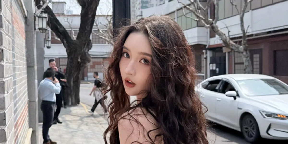 Beautiful Portrait of Wang Yuwen with Curly Hair, Her Visuals are Unreal