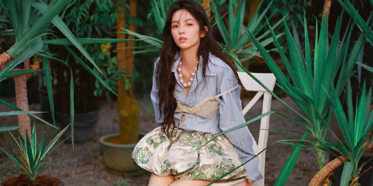 Beautiful Portrait of Zhou Ye as the Cover of NYLON China Magazine, Chic Style Makes It More Interesting