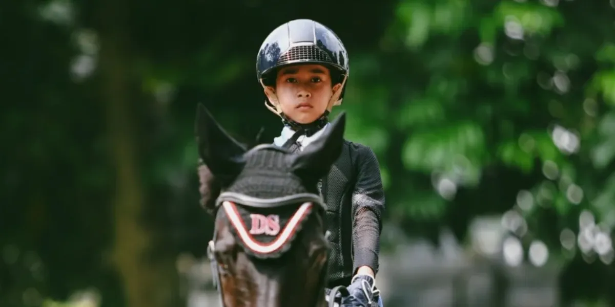 Portrait of Chafidz Djalu, Son of Irfan Hakim, Achieving Success and Becoming a Champion in Horse Riding Competitions