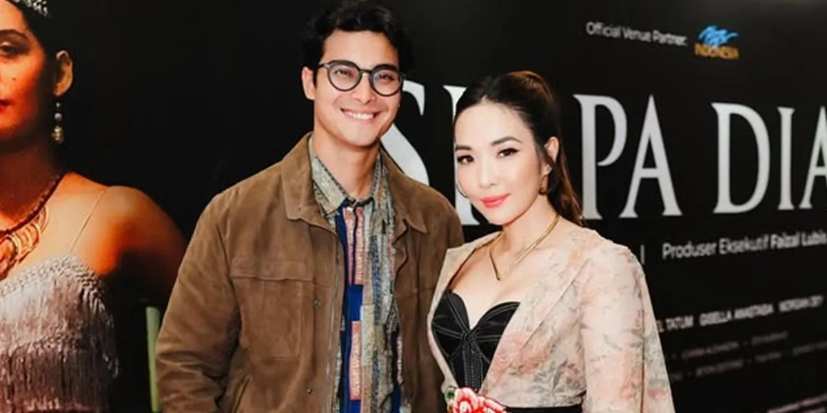 7 Portraits of Love: Brian Shows Support for Gisella Anastasia at the Premiere of the Film WHO IS HE, Their Styles Match Perfectly