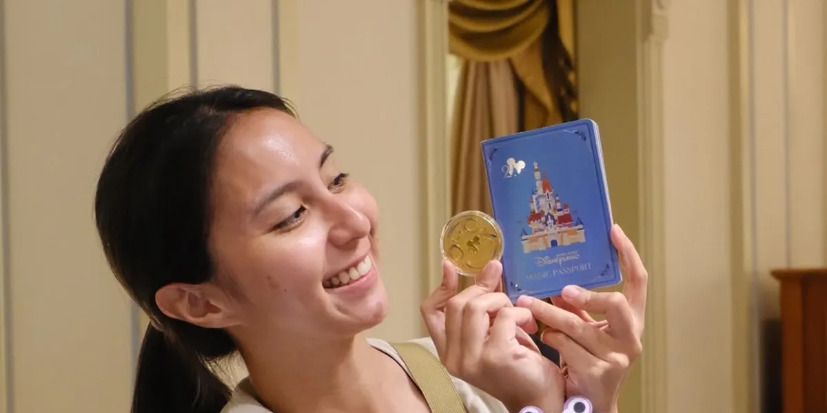 8 Portraits of Clairine Clay and Joshua Suherman Participating in a Run at Disneyland Hong Kong, Wearing Snow White Themed Outfits