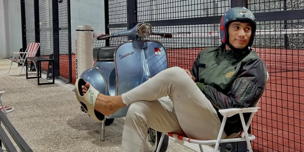 Portrait of Daffa Wardhana, Ariel Tatum's Boyfriend, Takes His Beloved Vespa to the Padel Court