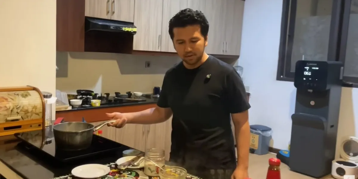 Portrait of Arumi Bachsin's Kitchen, Emil Dardak Cooks for Suhoor