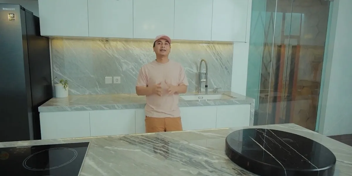 Portrait of Raditya Dika's Kitchen, Clean and Full Marble