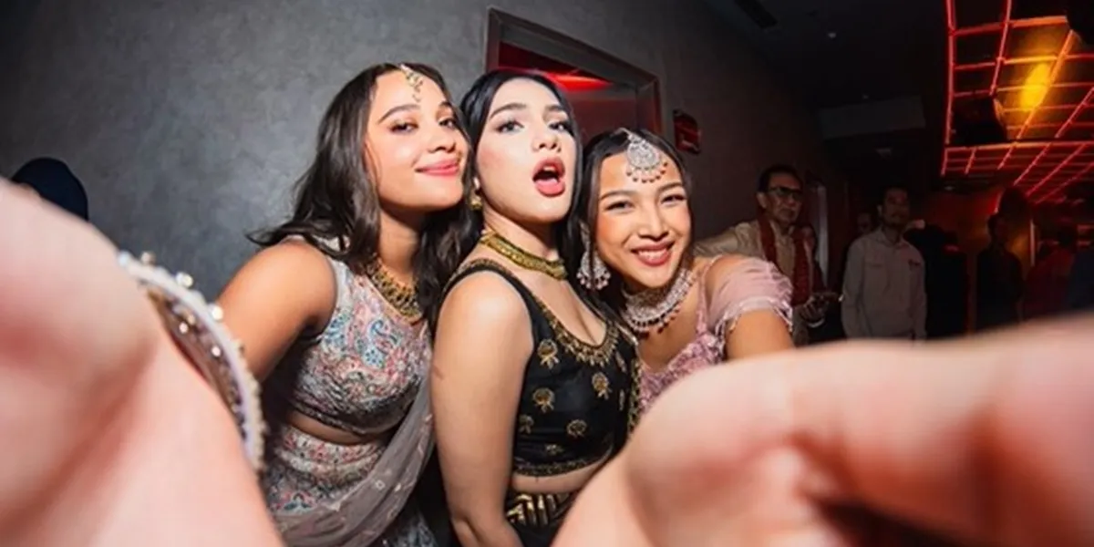 Davina Karamoy's Portrait Captivates Attention at Diwali Party, Beautiful in Glamorous Black Attire