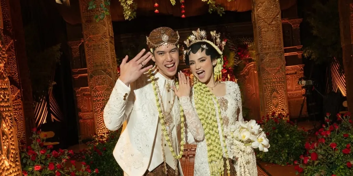Detail Portrait of Syifa Hadju's Dress at the Wedding Reception, Designed by Tex Saverio 