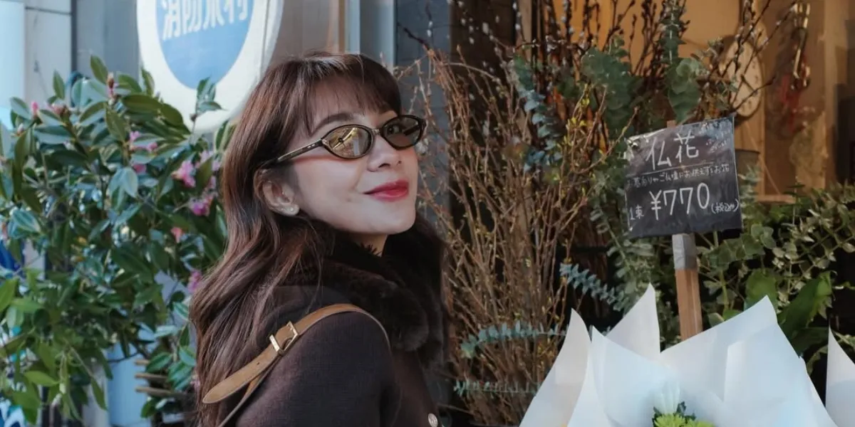 Portrait of Dinda Kirana Enjoying Moments at Curug Leuwi