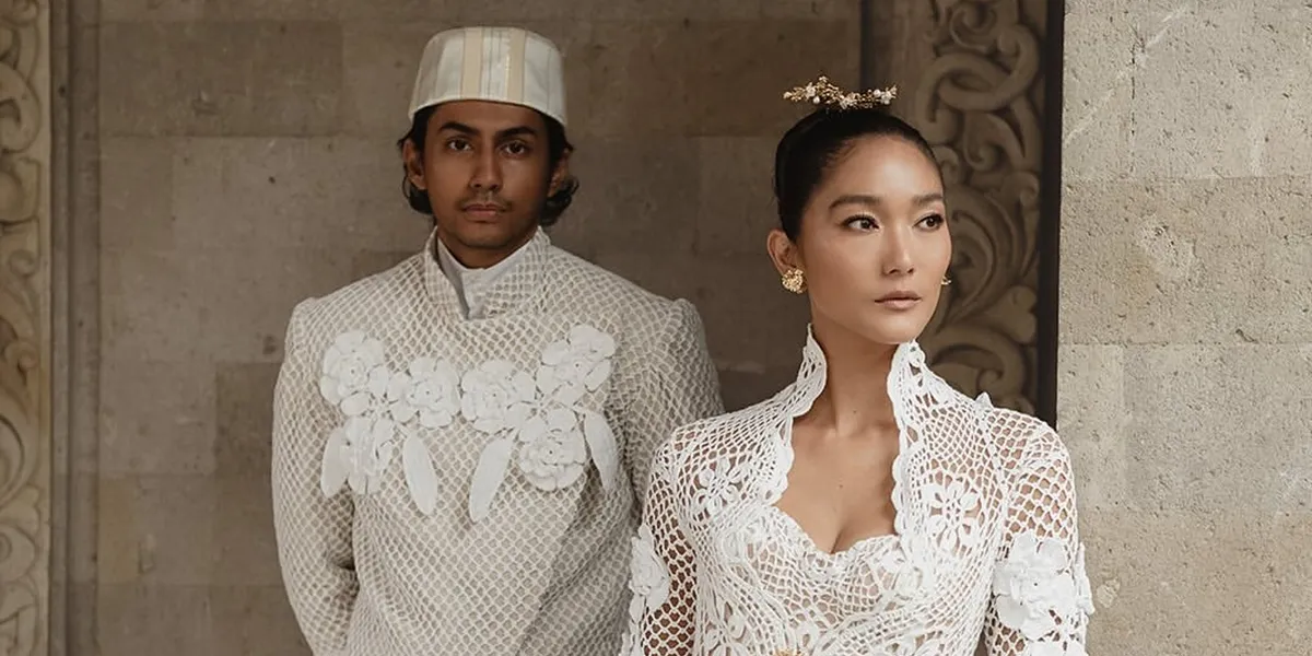 Portrait of Dominique Diyose Appearing Like a Bride, Beautiful in a White Kebaya 