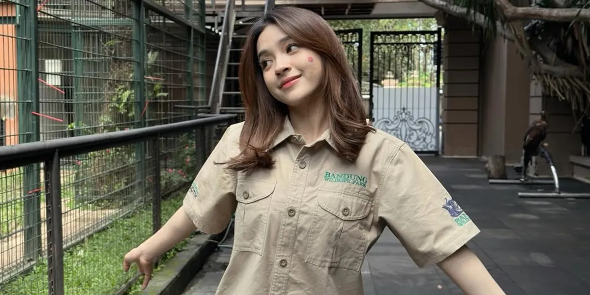 Portrait of Eca Aura as a Shaman, Ready to Guard Alshad's Pet Tiger