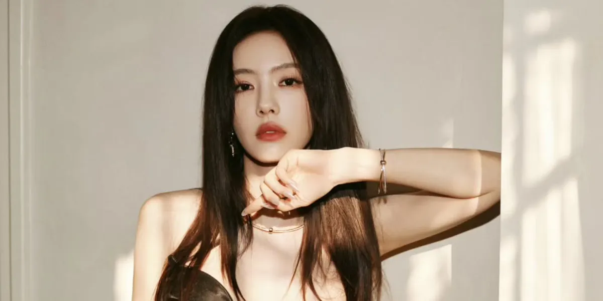 Portrait of Elvira Cai Appearing Elegant and Sensual in Her Latest Photo Session