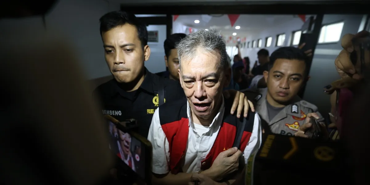 Portrait of Fariz RM at the Verdict Hearing, Sentenced to 10 Months in Prison & Fined Rp800 Million for Drug Case