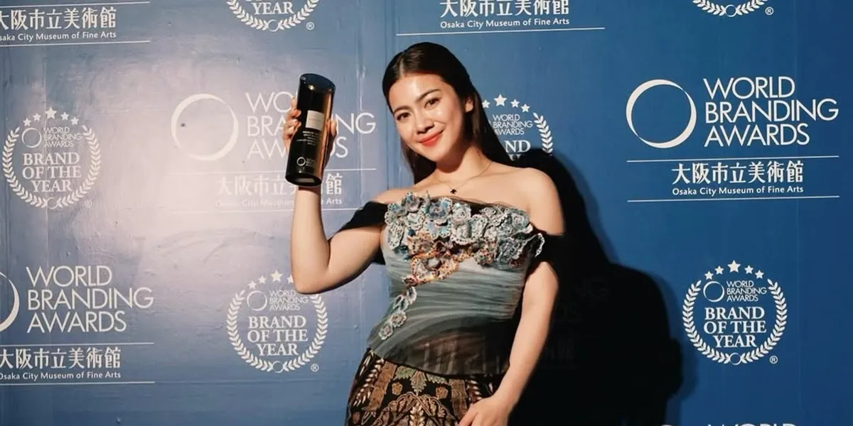 Portrait of Felicya Angelista Wins Brand of The Year Award, Proud to Make Local Products Go Global