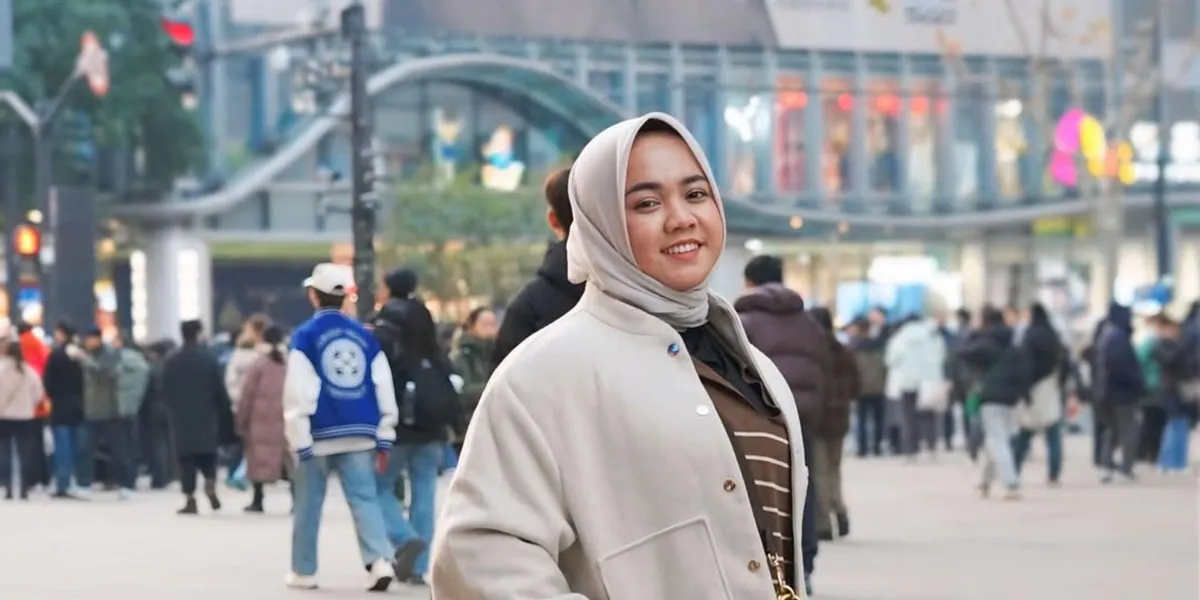 Mbak Lala's Holiday Style Portrait in China, Meeting the CEO Just a Day After Arrival