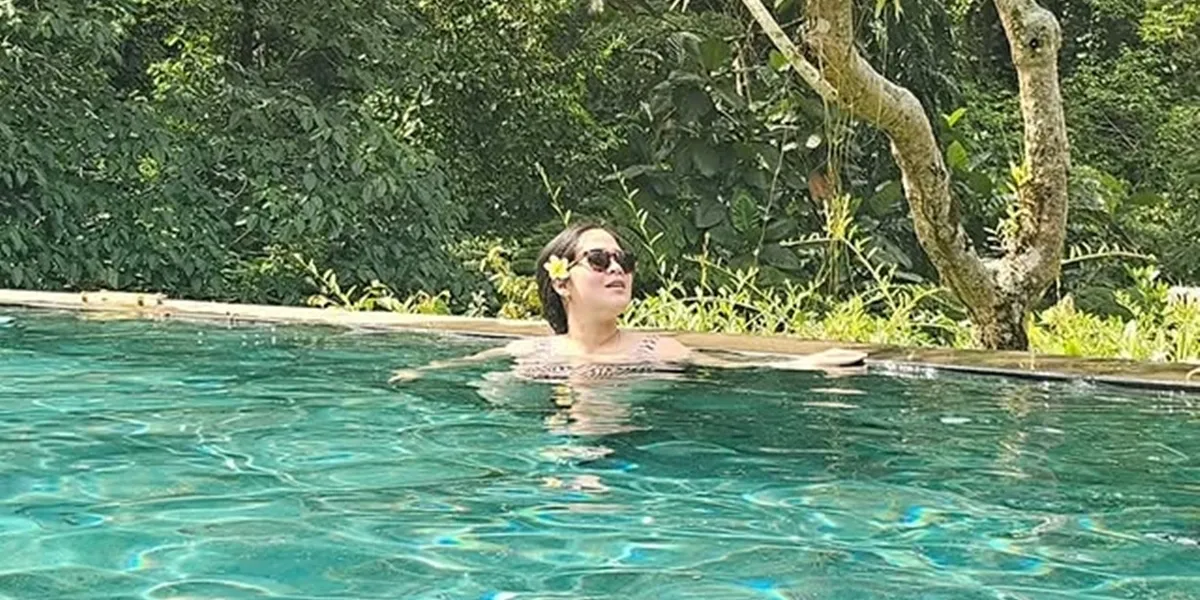 Portrait of Gracia Indri Returning to Indonesia, Vacationing in Ubud Bali