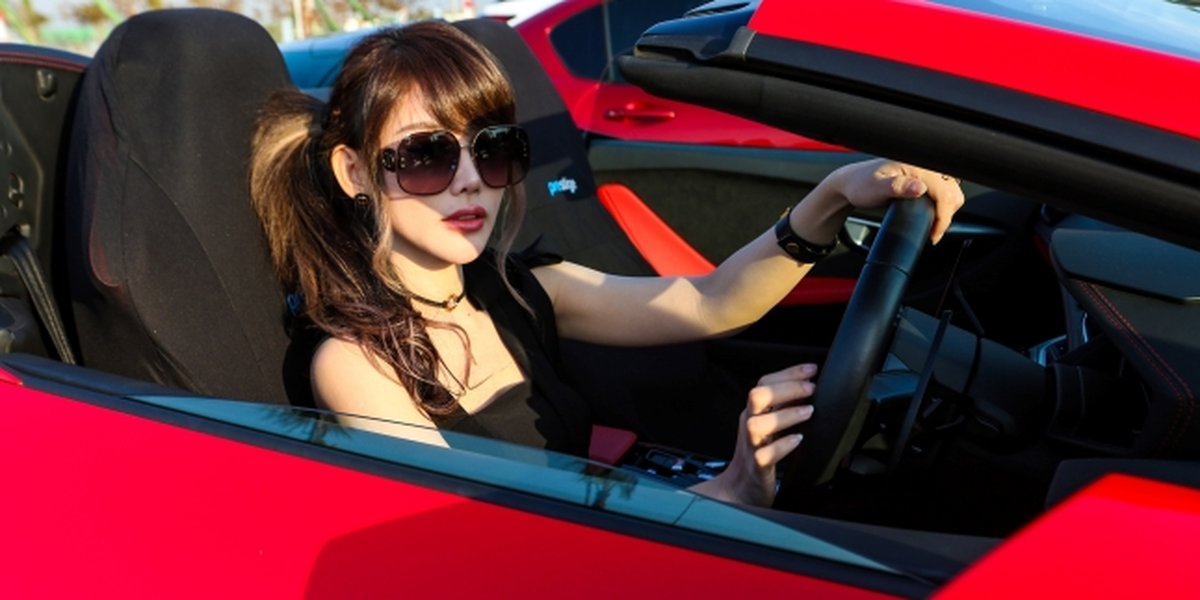 Hot and Cool Photos of Emily Young Ryu Posing in a Luxury Sports Car, Collaborating with Dozens of Influencers