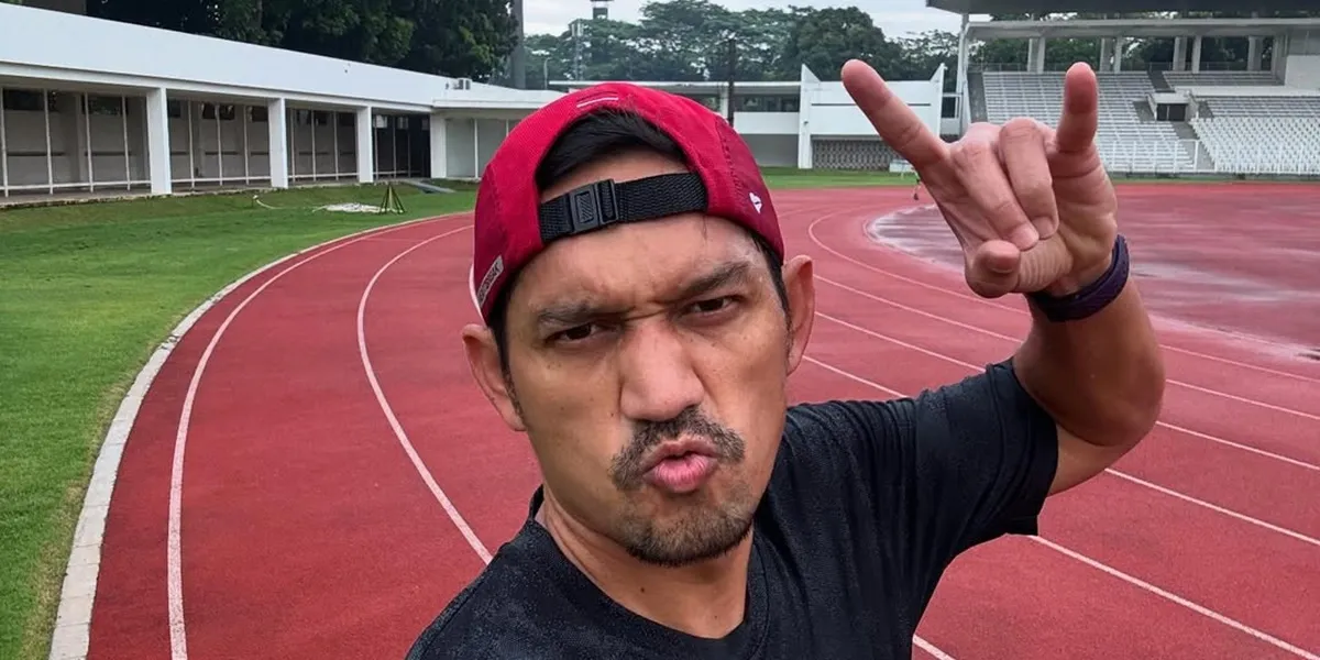 8 Photos of Ibnu Jamil Shocked to Get a 'Gift' in His Running Shoes from His Child, Even Though He Will Use Them for the Marathon