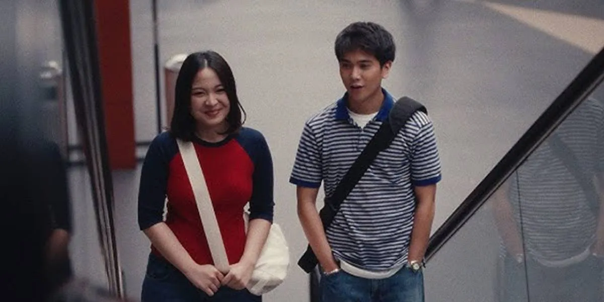 Portrait of Iqbaal Ramadhan and Bernadya Flirting Behind the Scenes