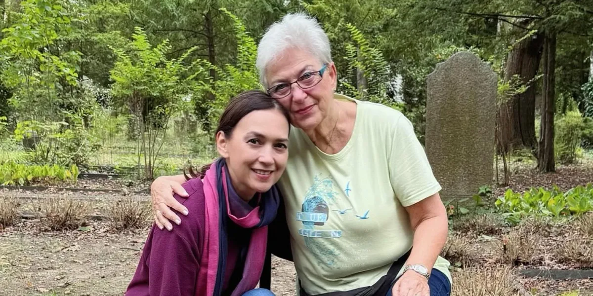 Portrait of Ira Wibowo Nostalgic to Germany with Her Mother, Previously Lived in a Simple Apartment