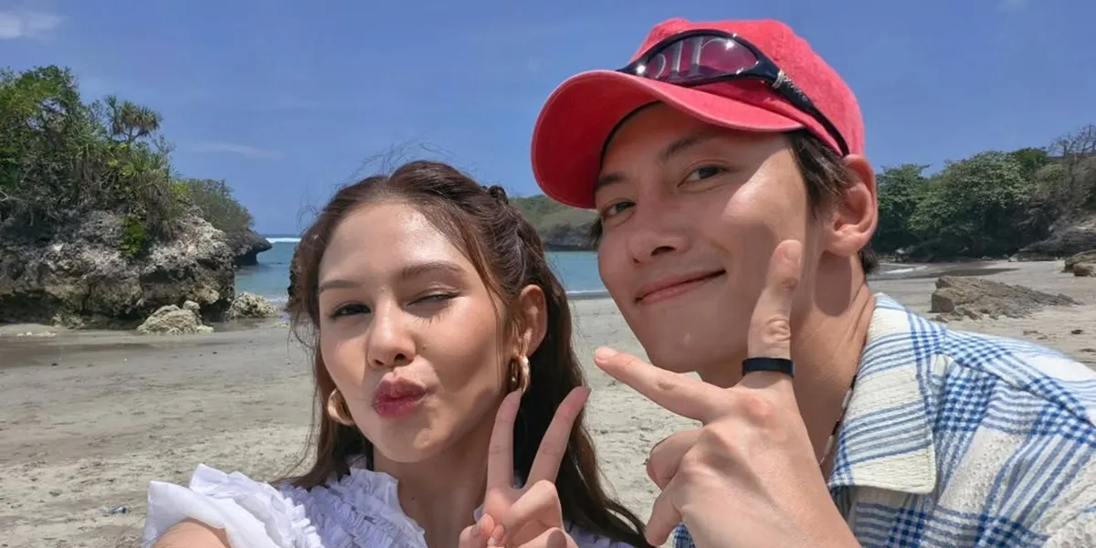 Portrait of Ji Chang Wook and Vanesha Prescilla Picnic at the Beach, So Sweet!