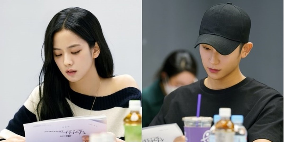 Portraits of Jisoo BLACKPINK, Jung Hae In, and Others During the Reading of the 'SNOWDROP' Drama Script