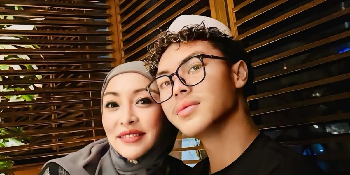 Portrait of the Closeness of Angelina Sondakh and Keanu Massaid, Talking About Sincerity