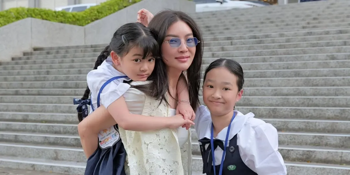 Portrait of Sarwendah's Two Daughters Competing in Ballet, Thania Brings Home a Silver Medal