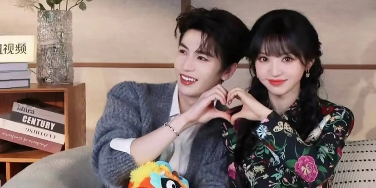 The Portrait of the Intimacy Between Tian Xiwei and Zhang Linghe in the Drama PURSUIT OF JADE Melts Netizens with a Visual Attack