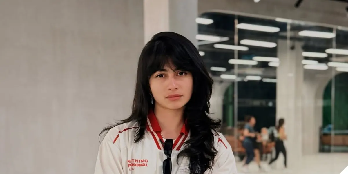 7 Photos of Sintya Marisca's Excitement Riding in Padang, Sporting Her Edgy Style